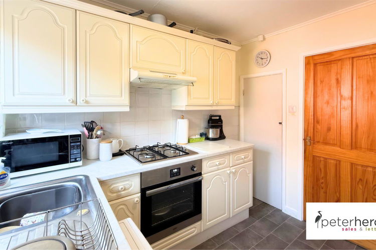 Kitchen - Picture 7 of 17