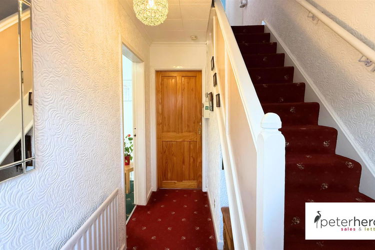 Entrance Hall - Picture 9 of 17