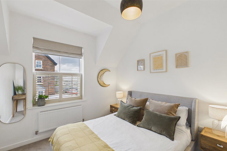 Bedroom 1 - Picture 11 of 21