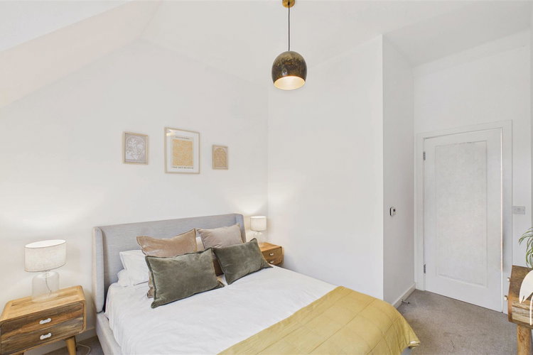 Bedroom 1 - Picture 12 of 21