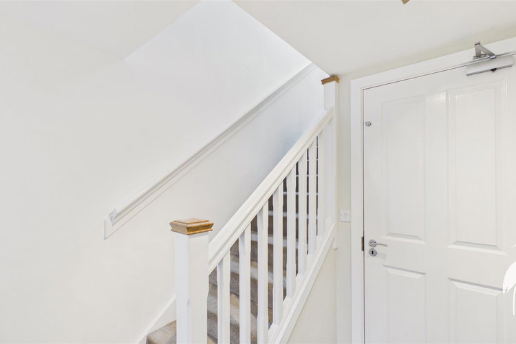 Entrance Hall - Picture 10 of 21