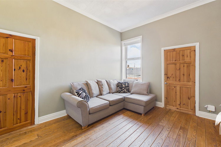 Lounge - Picture 3 of 15