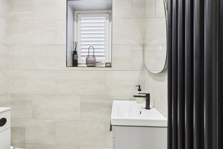 En Suite Shower Room - Picture 13 of 22