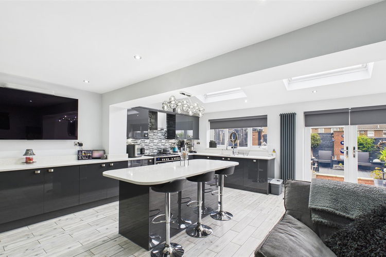 Open Plan Kitchen Dining And Family Room - Picture 5 of 22