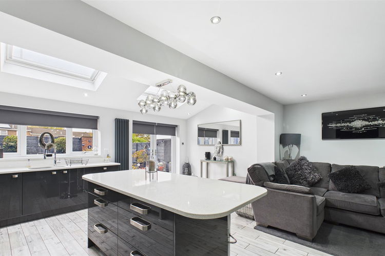 Open Plan Kitchen Dining And Family Room - Picture 6 of 22