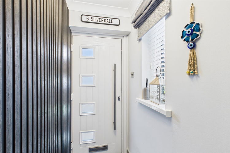 Entrance Lobby - Picture 9 of 22