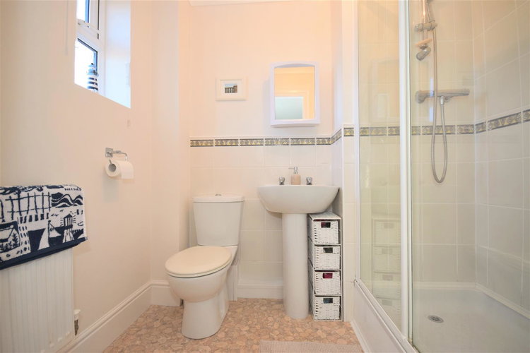 En-Suite - Picture 9 of 10