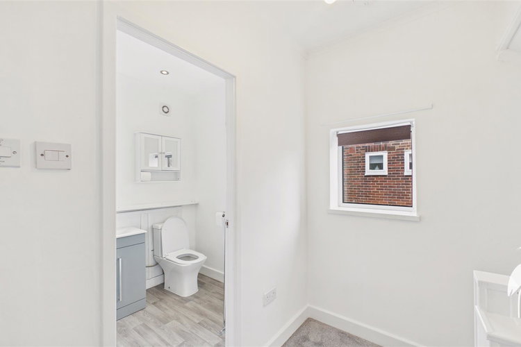 First Floor Landing - Picture 15 of 18