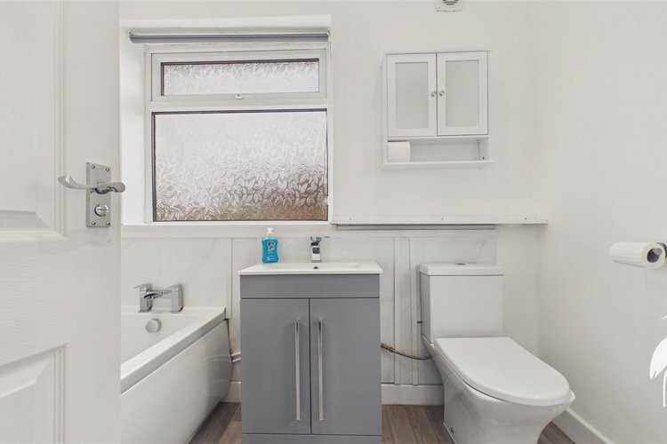Bathroom - Picture 17 of 18