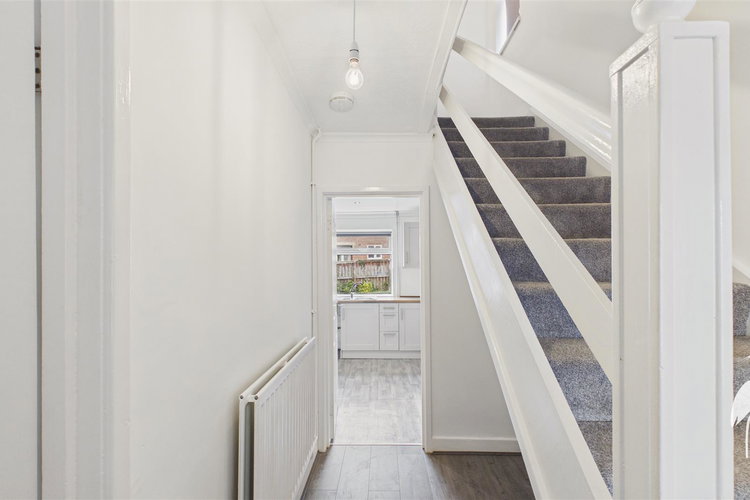Hallway - Picture 10 of 18