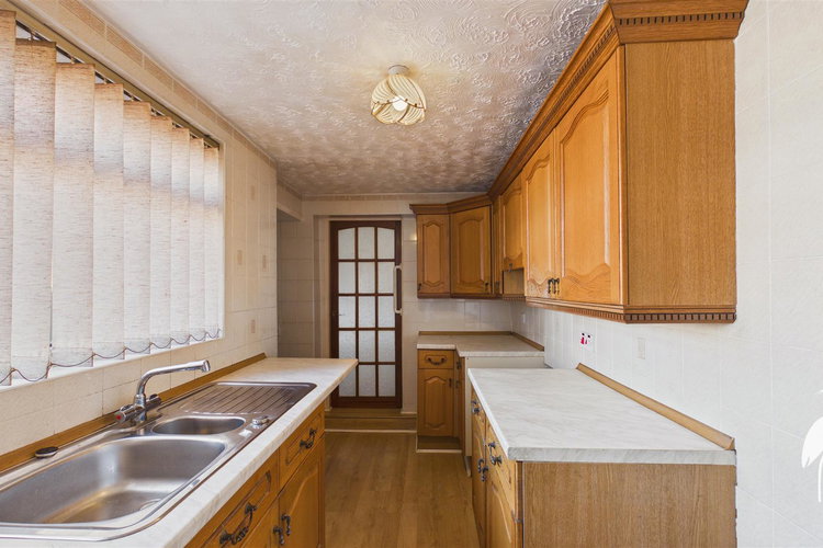 Kitchen - Picture 4 of 18