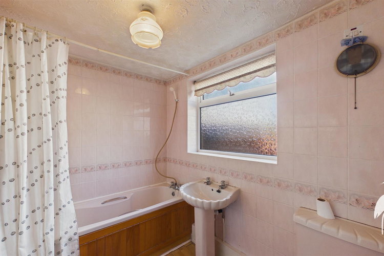 Bathroom - Picture 8 of 18