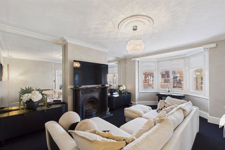 Lounge - Picture 3 of 41