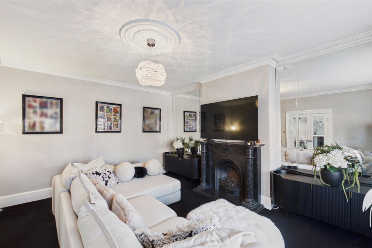 Lounge - Picture 4 of 41