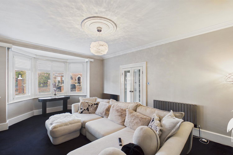 Lounge - Picture 5 of 41