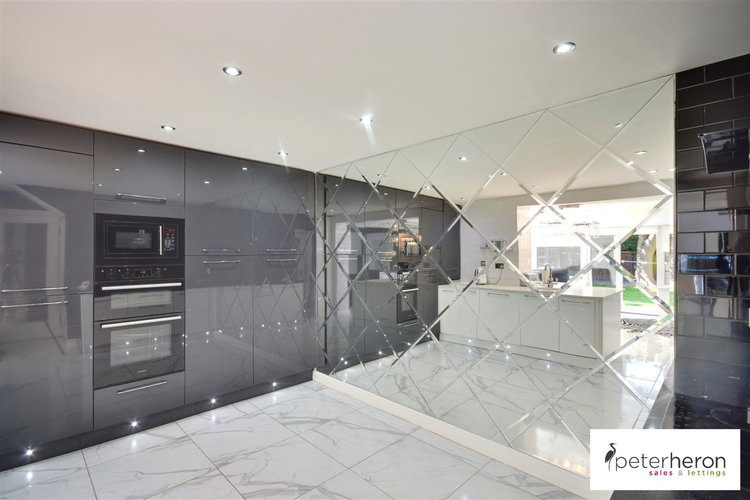 Open Plan Kitchen/Diner/Family Area - Picture 12 of 41