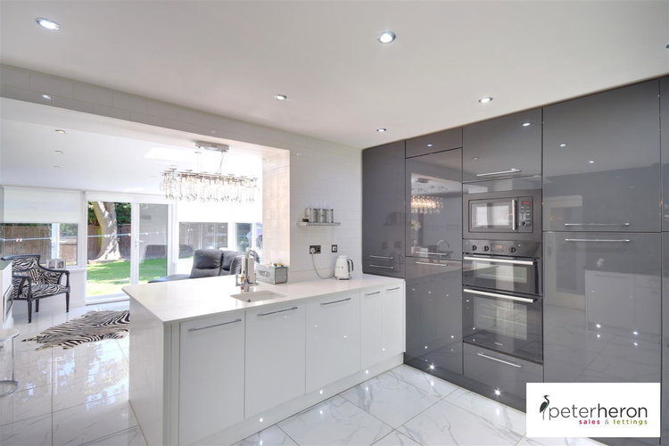 Open Plan Kitchen/Diner/Family Area - Picture 13 of 41