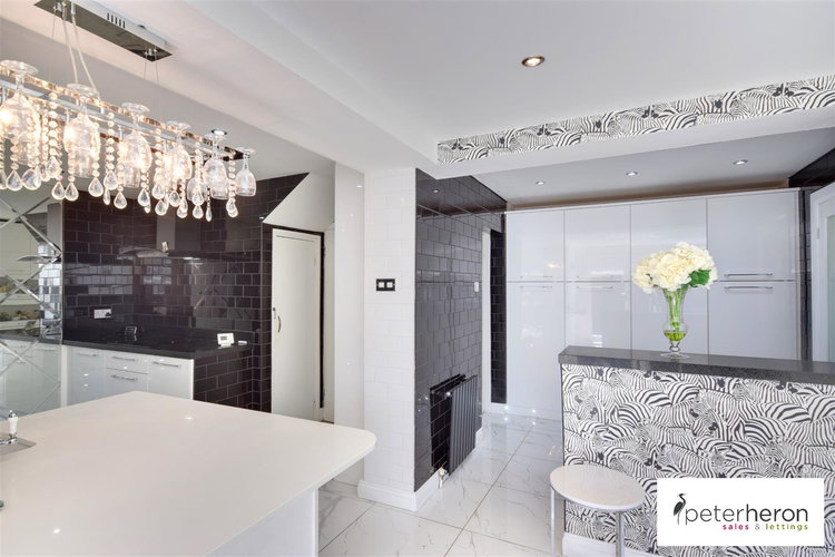 Open Plan Kitchen/Diner/Family Area - Picture 14 of 41