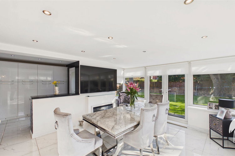 Family Area - Picture 16 of 41