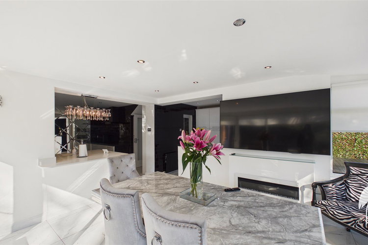 Family Area - Picture 17 of 41