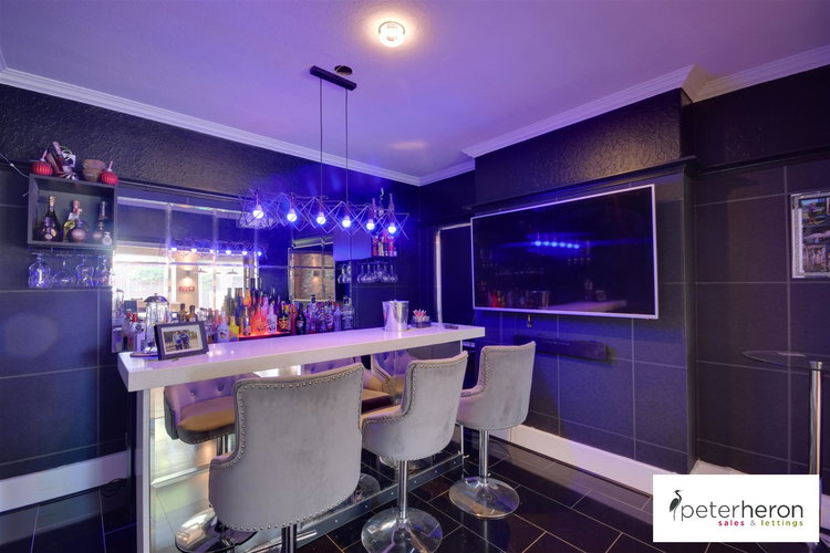 Bar Area - Picture 19 of 41