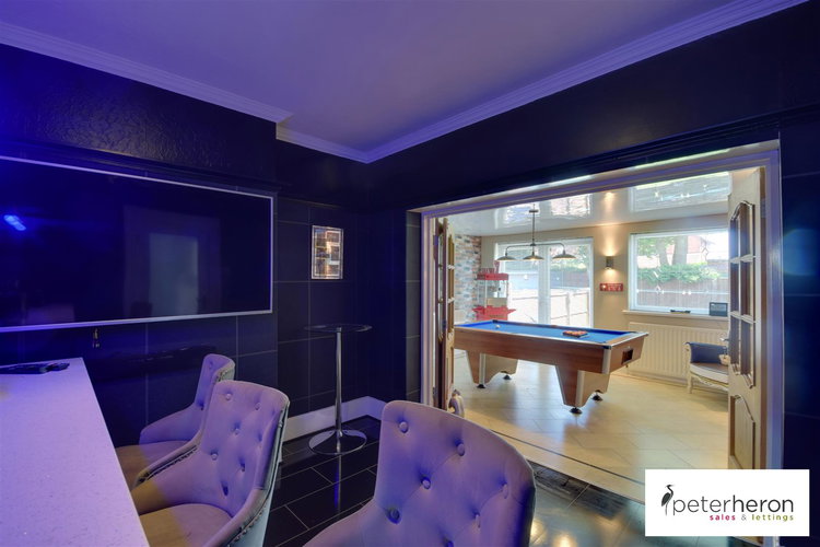 Bar Area - Picture 20 of 41