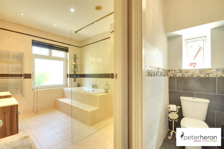 Bathroom - Picture 30 of 41