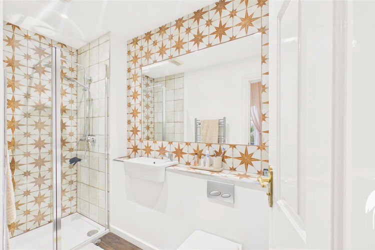 En-Suite Shower Room - Picture 11 of 21