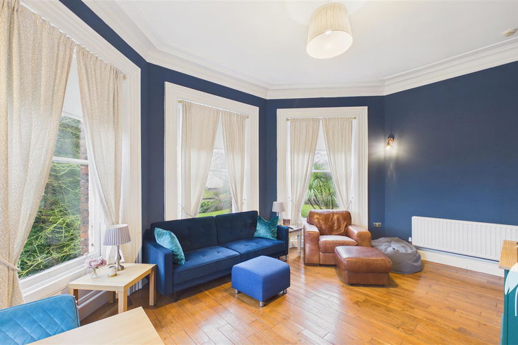 Lounge - Picture 3 of 21