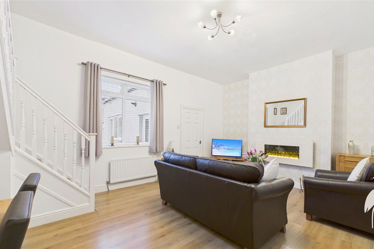 Lounge - Picture 2 of 19