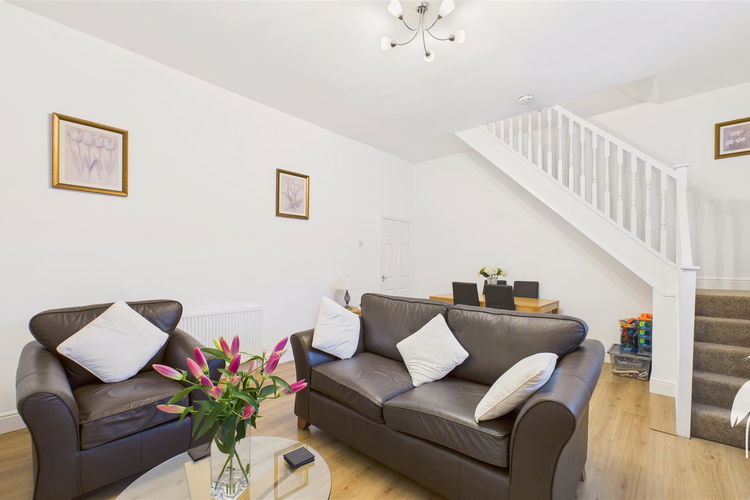 Lounge - Picture 3 of 19