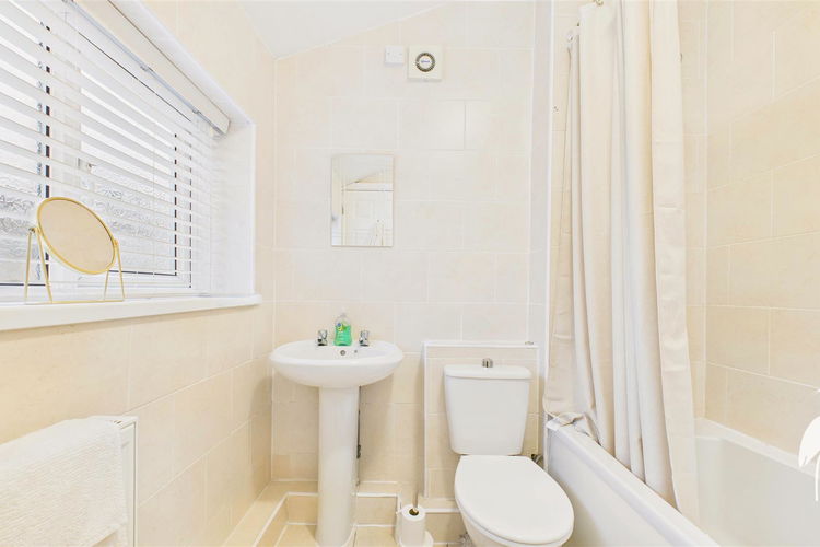 Bathroom - Picture 10 of 19