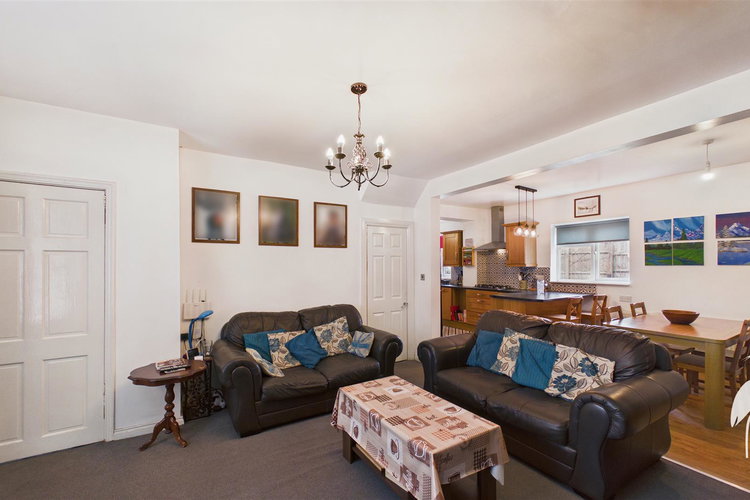 Lounge - Picture 4 of 24