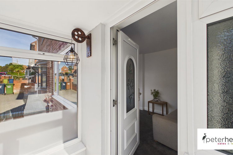 Entrance Porch - Picture 12 of 23