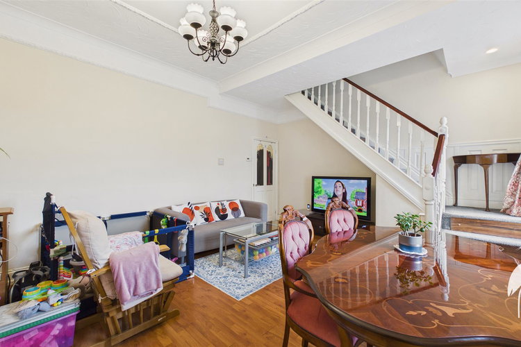 Lounge - Picture 3 of 13