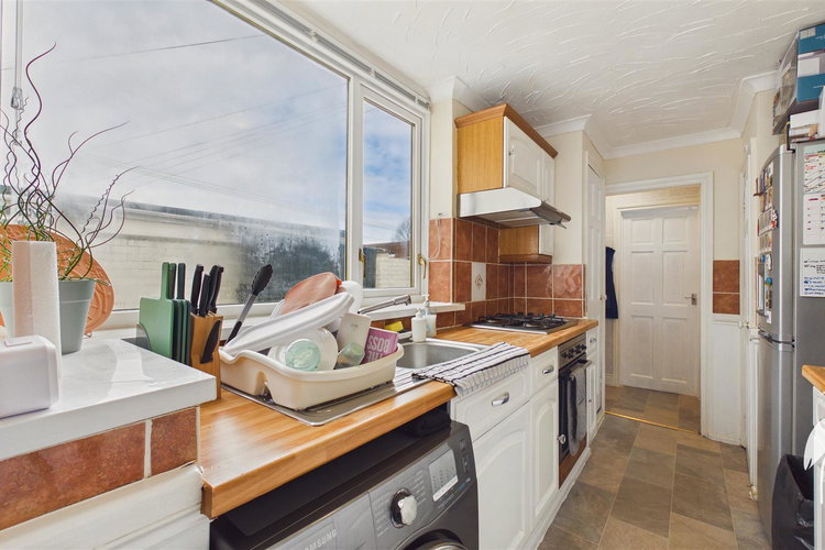 Kitchen - Picture 6 of 13