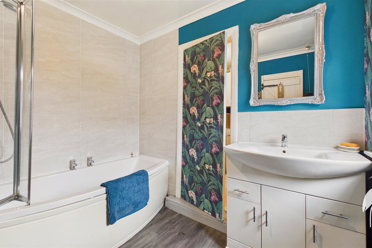 Bathroom - Picture 15 of 27
