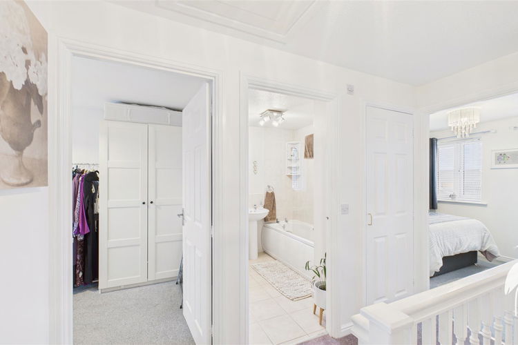 First Floor Landing - Picture 14 of 18