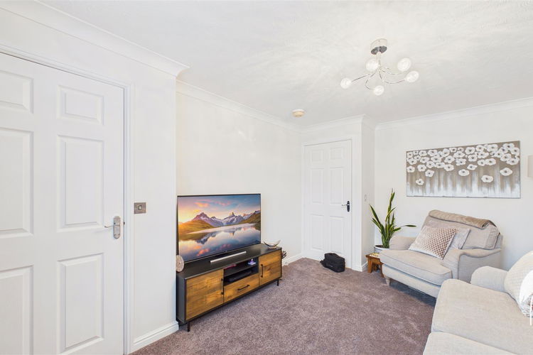 Lounge - Picture 3 of 18