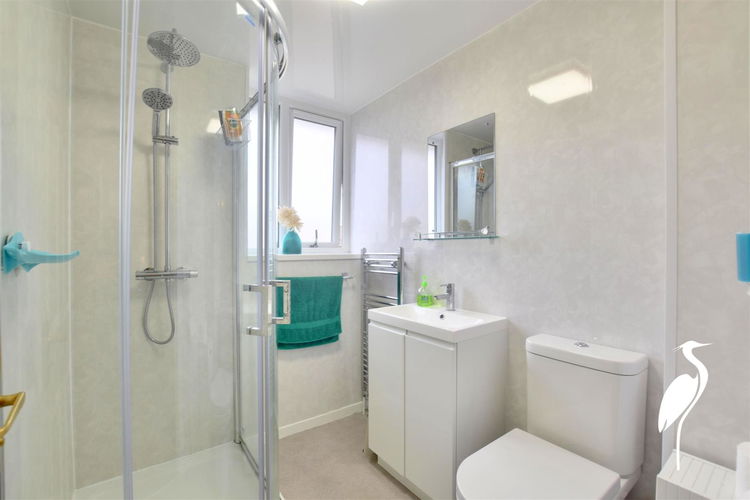 Shower Room - Picture 11 of 15