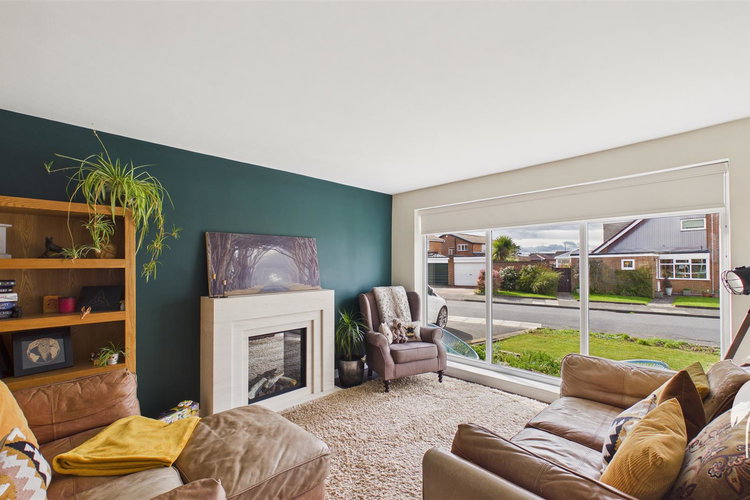 Lounge - Picture 2 of 29