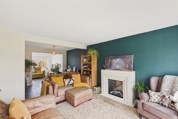 Lounge - Picture 4 of 29