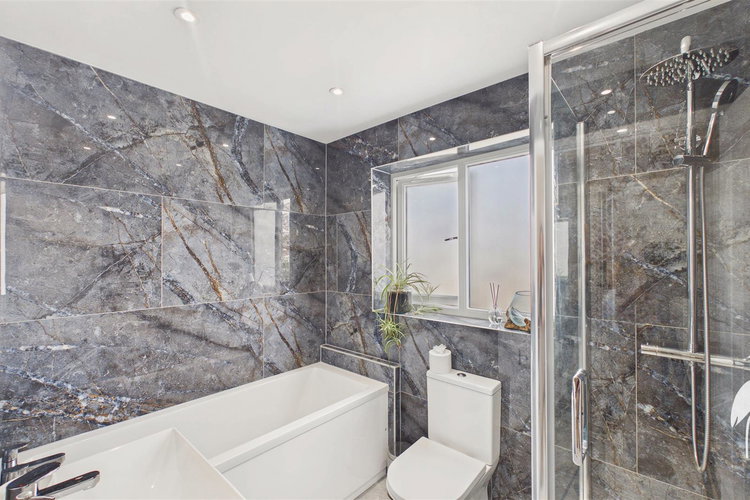 Bathroom - Picture 25 of 29