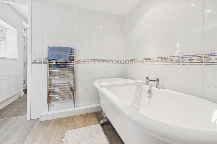 Bathroom - Picture 10 of 16
