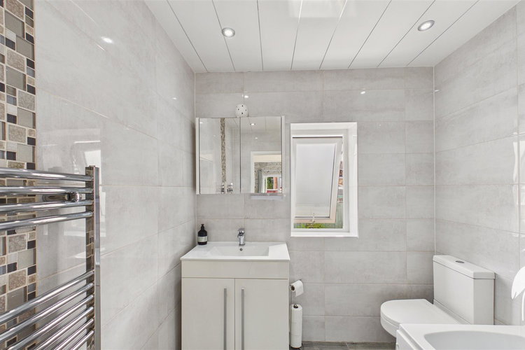 Bathroom - Picture 22 of 29