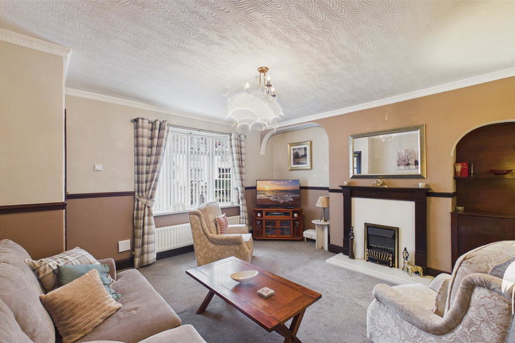 Lounge - Picture 2 of 26