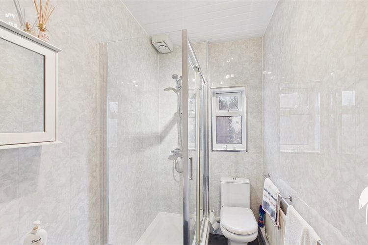 Shower Room - Picture 11 of 26