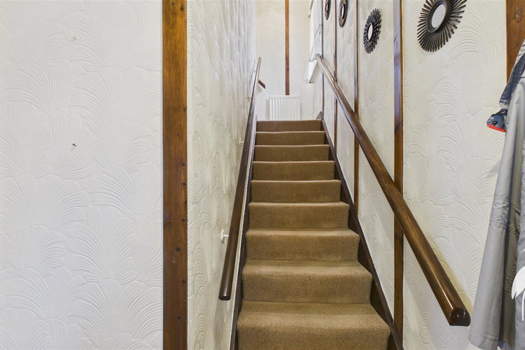 Entrance Hall - Picture 13 of 26