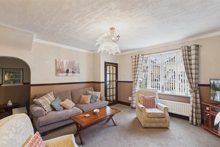 Lounge - Picture 3 of 26