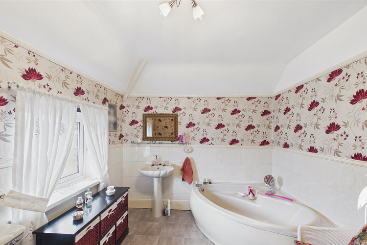 Bathroom - Picture 21 of 26